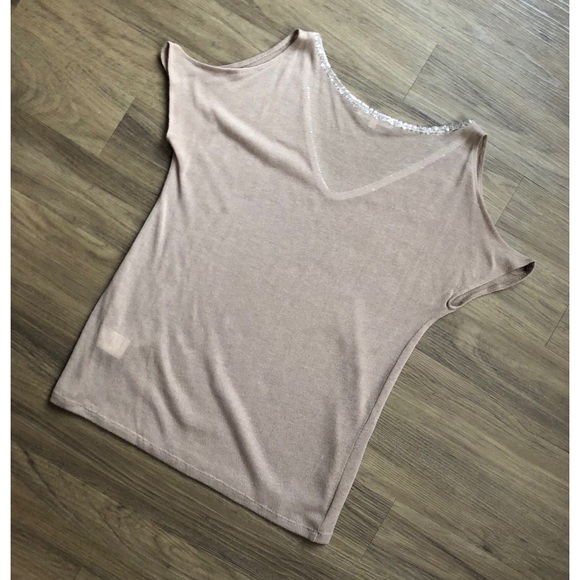 BB Dakota Cold Shoulder Top - Picture 2 of 4